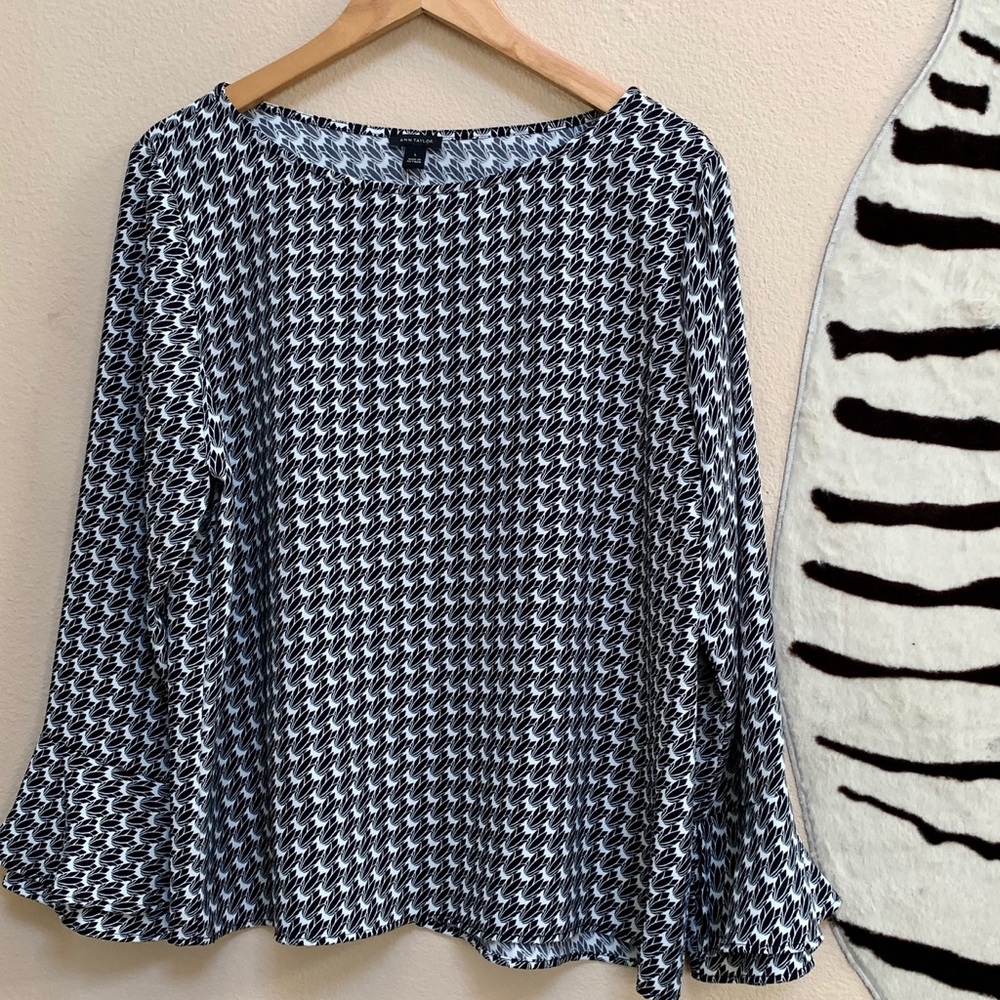 ANN TAYLOR LS Blouse in black and white